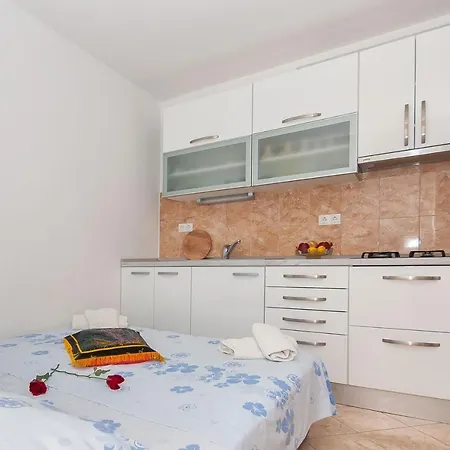 Apartament With Parking Space - 14422 Omiš