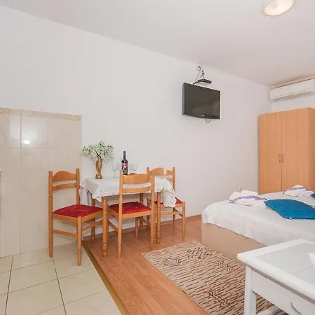 With Parking Space - 14422 Daire Omiš